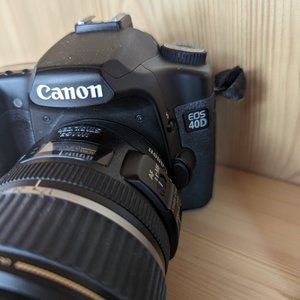 Canon EOS 40D with 2 lenses, 2 batteries & 2 memory cards
